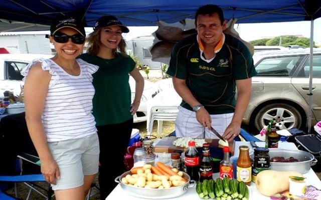 Die wenners van die Potjiekos kompetisie. Hulle het ‘n springbokpotjie gemaak met gedroogde vrugte